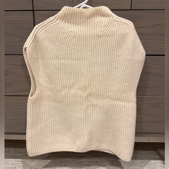 BANANA REPUBLIC Ivory Cashmere Blend Mock Turtleneck Sleeveless Sweater XS/S - Picture 4 of 6